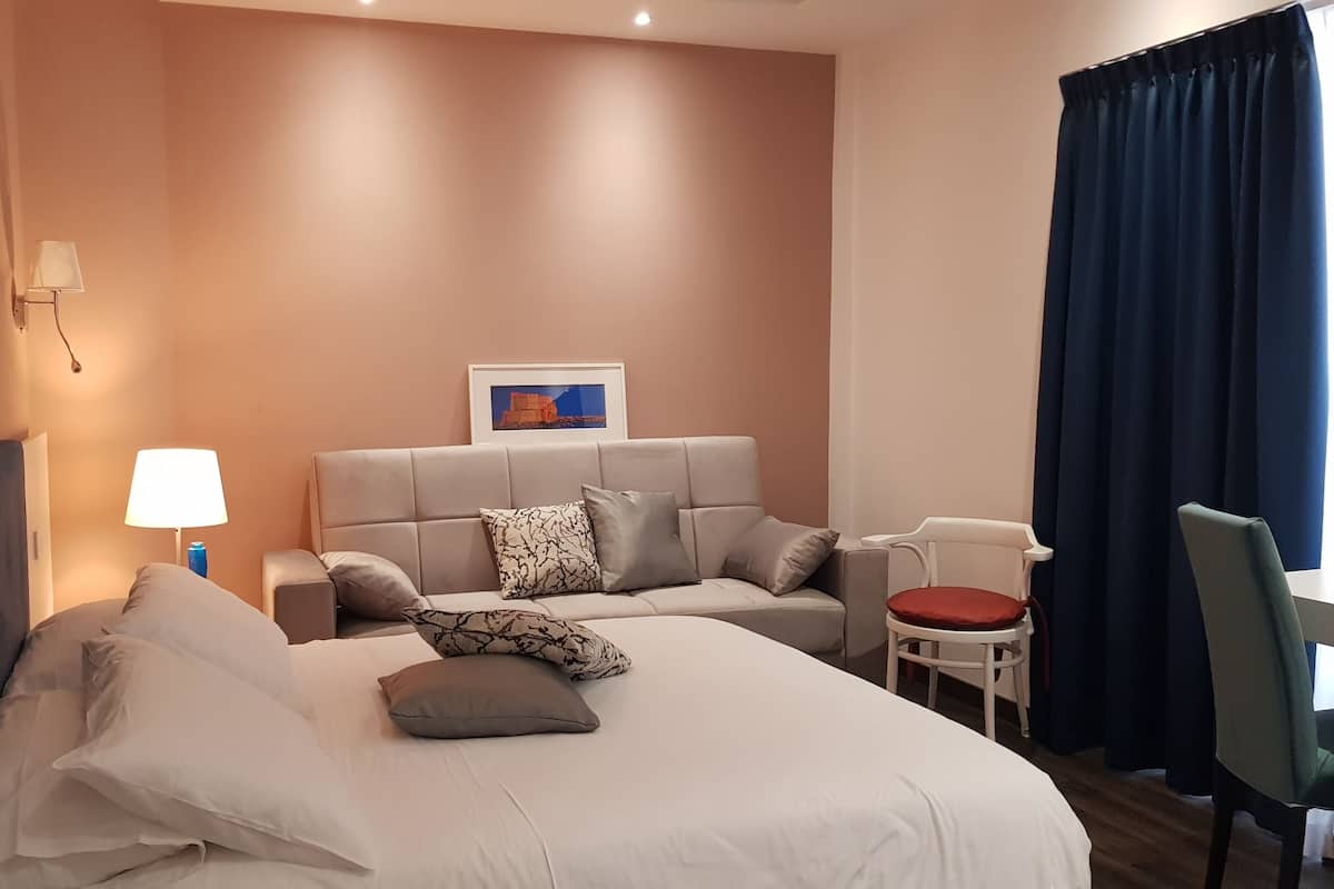 Premium bedding, down duvets, minibar, in-room safe