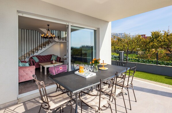 Outdoor dining