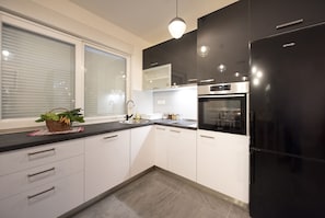 Keittoastiat/astiat/ruokailuvälineet