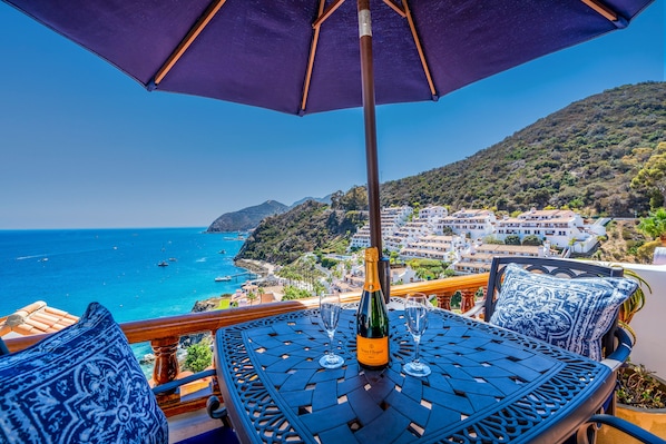 Outdoor dining - Oceanfront villa w/ One of a kind Amazing View!! (Avalon)