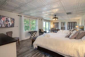 5 bedrooms, WiFi, bed sheets - Spacious Mountain Home for Large Groups (Seven Devils)
