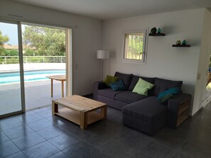 TV, stereo - Spacious villa with private heated pool (Sari-Solenzara)