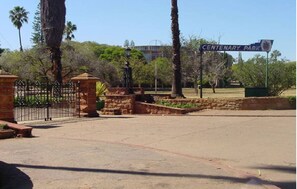 Property grounds - Old Classic House in Suburbs  (Bulawayo)