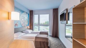 Habitación con 2 camas individuales | Ropa de cama de alta calidad, escritorio, sistema de insonorización