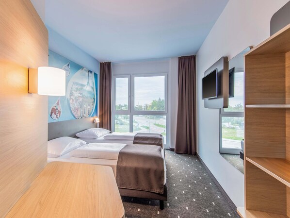 Premium bedding, desk, soundproofing, free WiFi