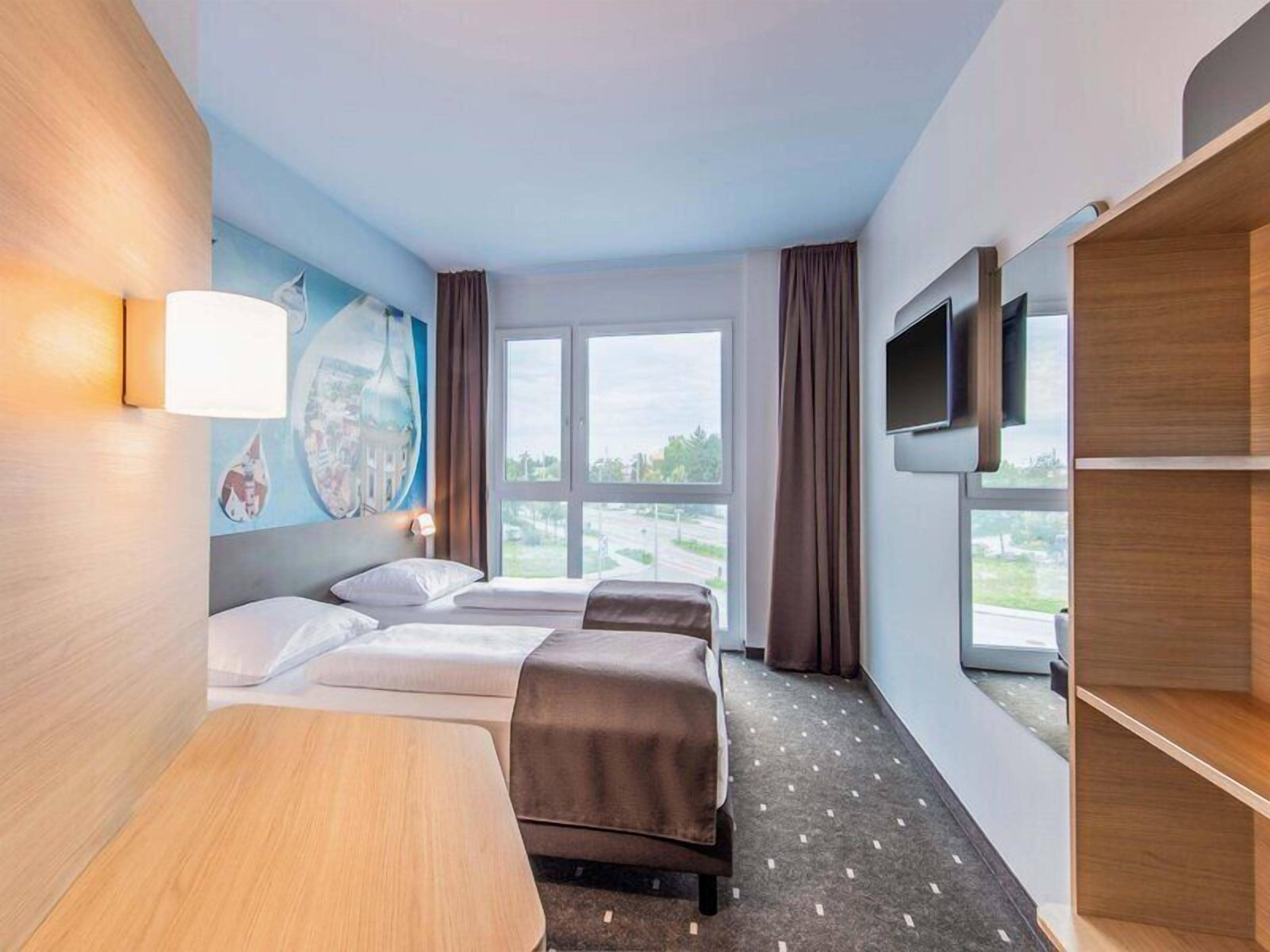 Habitación con 2 camas individuales | Ropa de cama de alta calidad, escritorio, insonorización y wifi gratis 