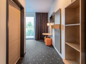 Roupas de cama premium, escrivaninha, quartos à prova de som