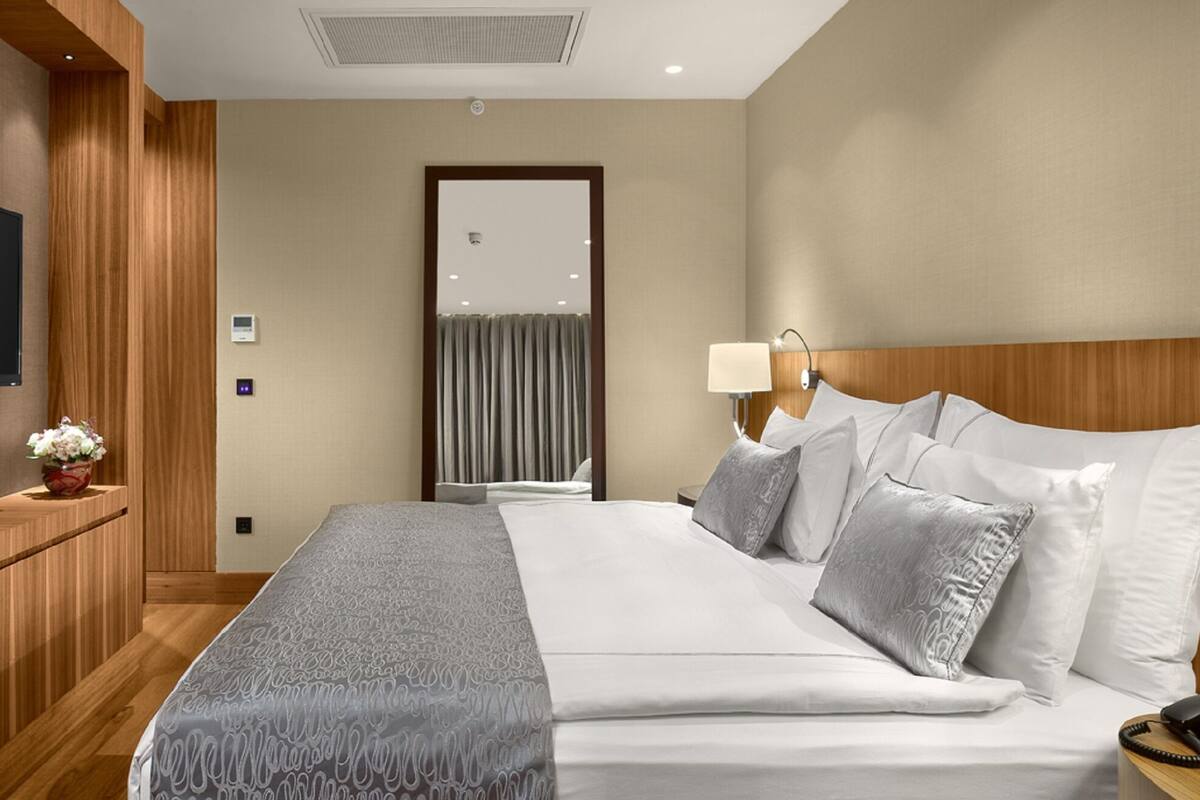 In-room safe, desk, laptop workspace, iron/ironing board