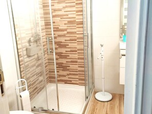 Shower, hair dryer, towels - Blue Apartment, Wifi Free (ARONA)