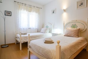 3 bedrooms, iron/ironing board, WiFi, bed sheets