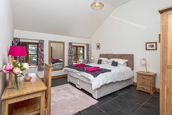 2 bedrooms, internet, bed sheets