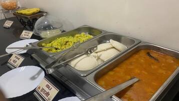 Tägliches Frühstücksbuffet (210 INR pro Person)