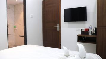 Standard-Doppelzimmer | Betten mit Memory-Foam-Matratzen, Schreibtisch, schallisolierte Zimmer