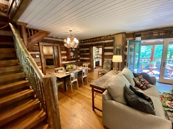 Télévision, cheminée, lecteur de DVD