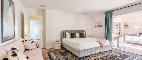 3 عدّة غرف نوم وسرير سفر وواي فاي وملاءات أسرّة