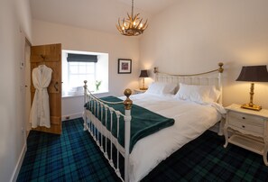 2 bedrooms, iron/ironing board, travel cot, free WiFi