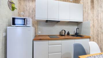 Apartment | Eigene KĂŒche | KĂŒhlschrank, Mikrowelle, Herdplatte, GeschirrspĂŒler