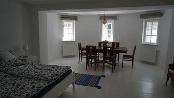 2 bedrooms, bed sheets