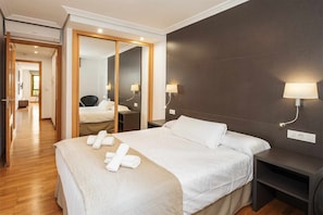 1 chambre, fer et planche Ă repasser, Wi-Fi gratuit, draps fournis