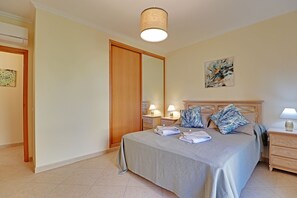 1 slaapkamer, een strijkplank/strijkijzer, gratis wifi, beddengoed