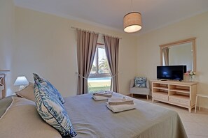 1 bedroom, iron/ironing board, free WiFi, bed sheets - VILAMOURA DELIGHT WITH POOL by HOMING (Vilamoura)