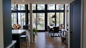 Interior - Deer Lake Onyx - Modern Waterfront Cottage (Sundridge)