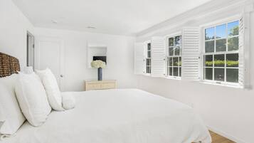 4 bedrooms, desk, iron/ironing board, free WiFi