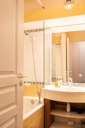 Bathtub, hair dryer, towels, shampoo - Immodreams - Le Sepia - Avoriaz (Avoriaz)