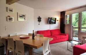 Unclassified image, 3 of 18, button