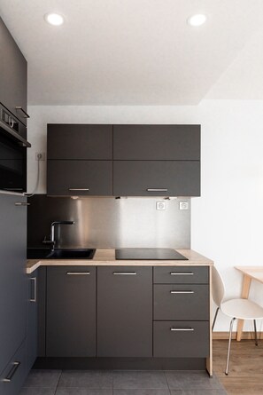 Frigorifero, forno, lavastoviglie, macchina per tè/caffè