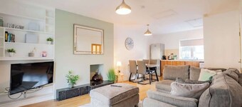 Top of the Town No.2 (Paid Parking Available)