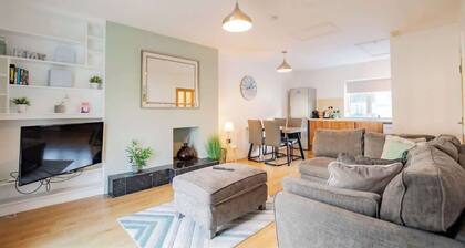 Top of the Town No.2 (Paid Parking Available)