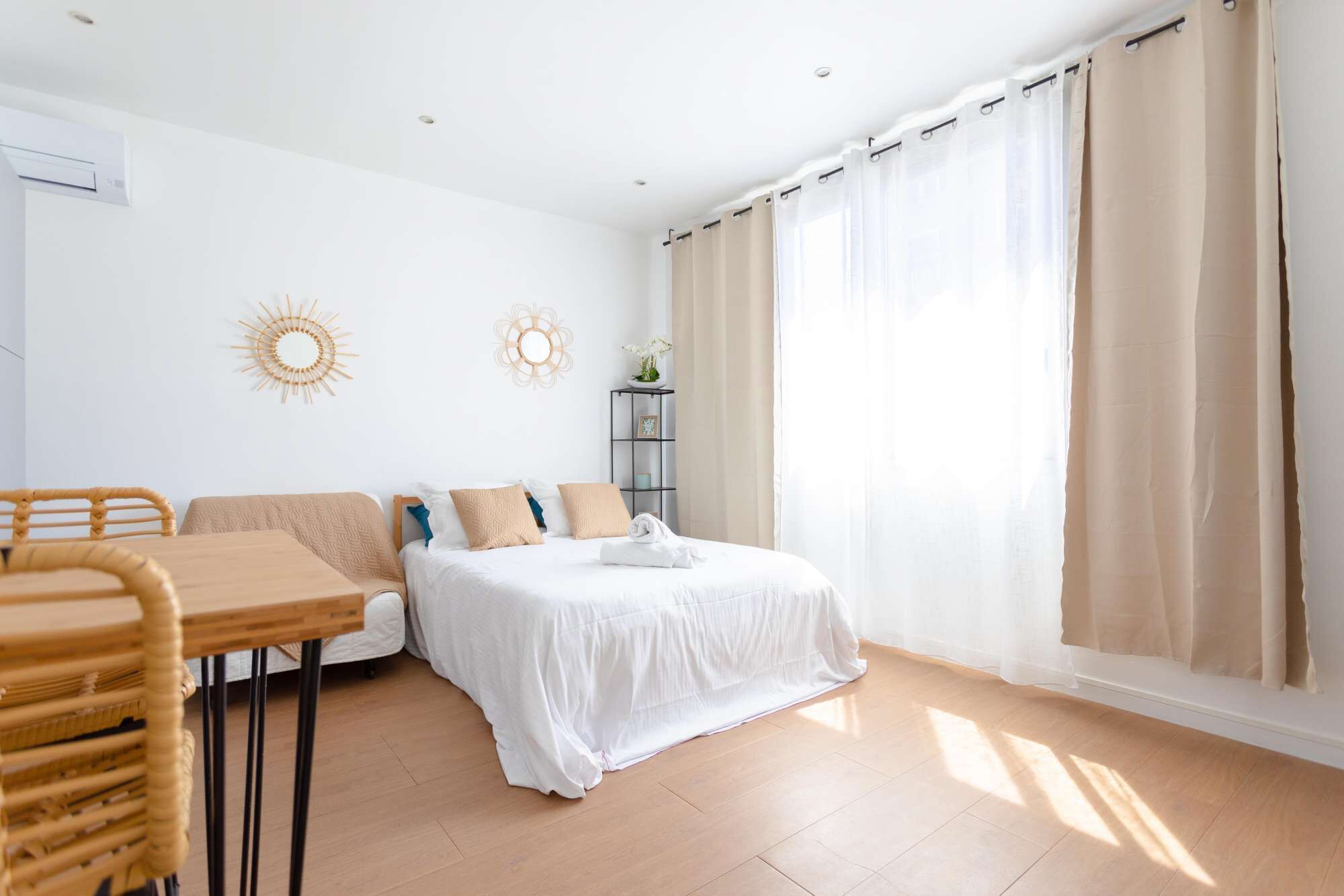 Iron/ironing board, WiFi, bed sheets