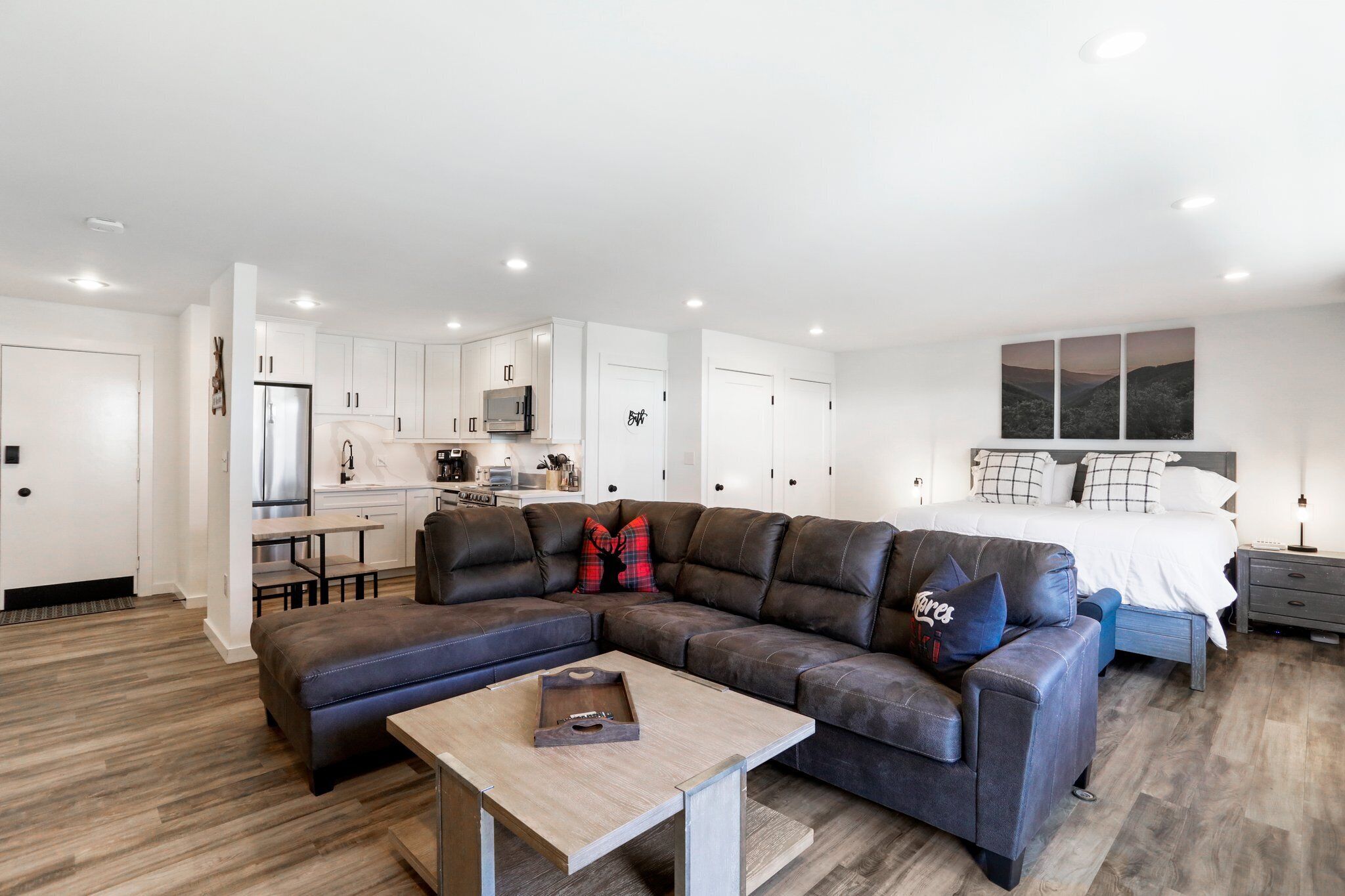 1 habitación, tabla de planchar con plancha, wifi gratis y ropa de cama 