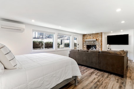 1 chambre, fer et planche à repasser, Wi-Fi gratuit, draps fournis. Direct Slopeside - 1st Floor Luxury Condo @ Bryce Resort HIKE GOLF BIKE MTB LAKE