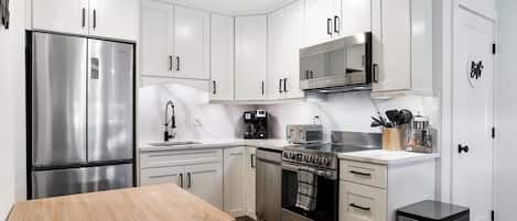 Refrigerador, microondas, horno, placa de cocina