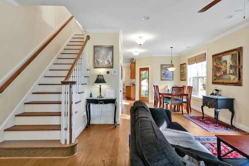 Downtown Wilmington home in the Historic District, near to Cape Fear River Walk 