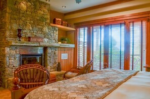 Dining - Carolina Hemlock Suite- Private Club Access (Yancey County)