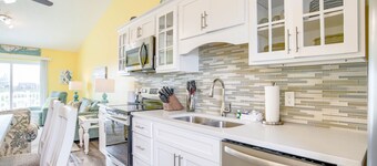 New Owner Listing! 900' to PRIVATE Beach Access! Gulf & Mobile Bay Views!