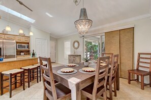 Dining - Coastal Classy | 5-min walk to quiet beach (Vilano Beach)