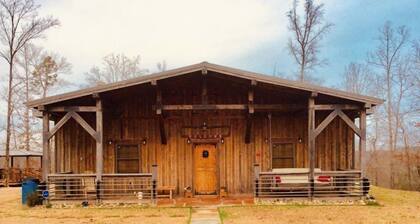 Moonlight Country Cabin -Brand New Custom Build Secluded for a Romantic Getaway!