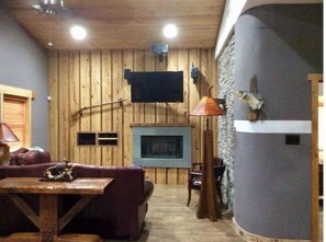 Smart TV, fireplace, DVD player, stereo