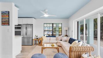 Smart TV, DVD player, books, stereo