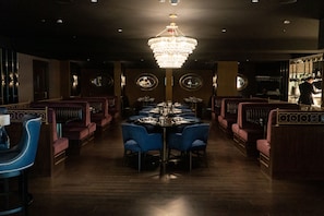 Breakfast, lunch, dinner and brunch served  - The LaSalle Chicago, Autograph Collection by Marriott (Chicago)