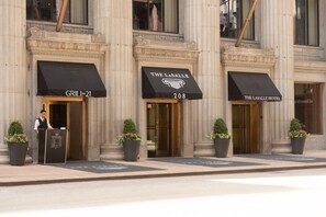 Exterior - The LaSalle Chicago, Autograph Collection by Marriott (Chicago)