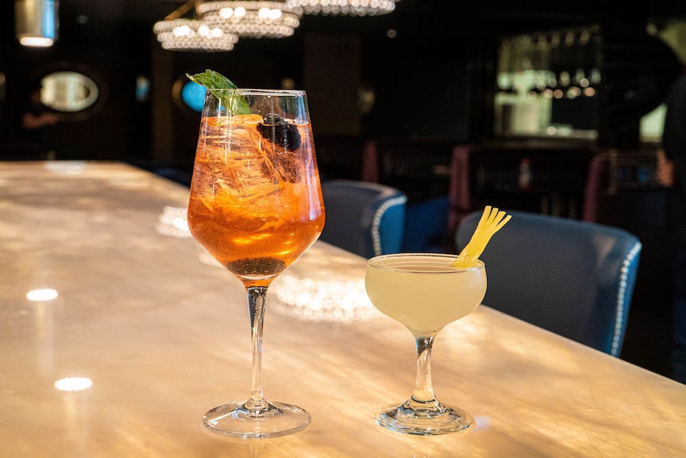 The LaSalle Chicago, Autograph Collection by null