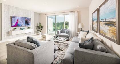 Serene Townhouse with Themed Bedroom at Reunion