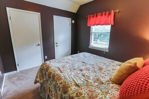 3 bedrooms, iron/ironing board, free WiFi, bed sheets