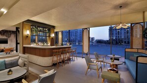 3 barer/lounger, takterrassebar, cocktailbar og lobbylounge