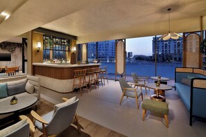 3 bars/lounges, rooftop bar, cocktail bar, lobby lounge - Courtyard by Marriott Culture Village, Dubai (Dubai)